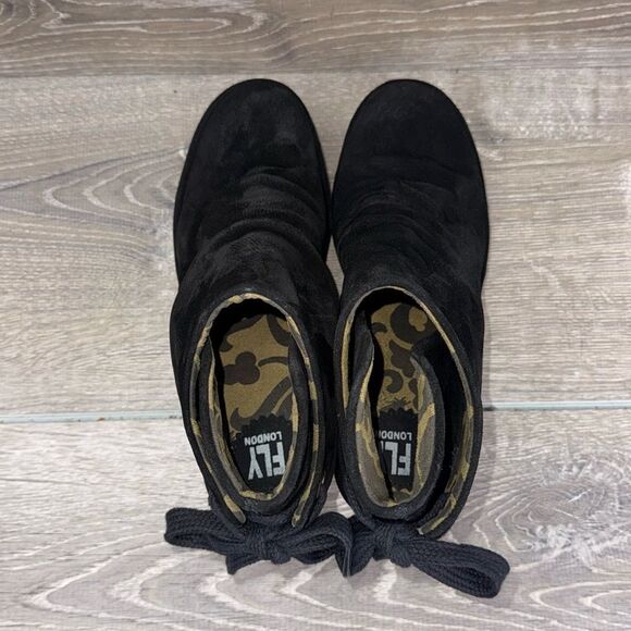 Fly London Yebi Black Suede Women’s Size 8.5/EU 39 Wrap Wedge Ankle Bootie - Picture 5 of 11